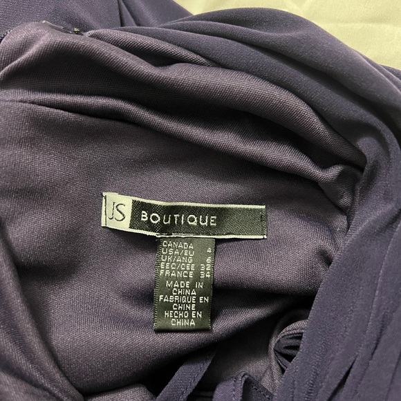 Flowy Keyhole Dress - Picture 3 of 4